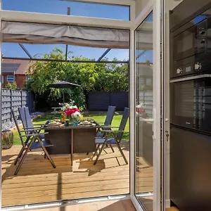 The Dodsworth Modern 4 Bedroom House, Sleeps 8 York